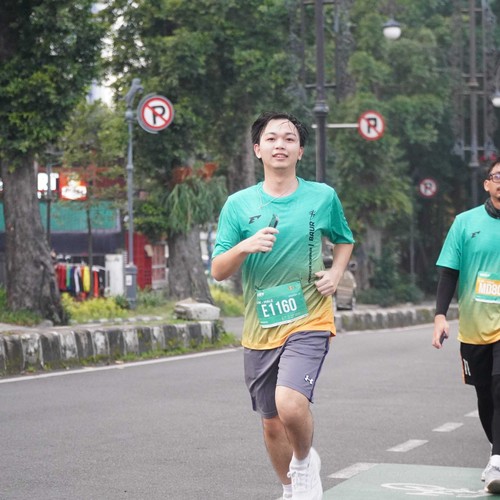 Race photo from BAUR RUN 2025