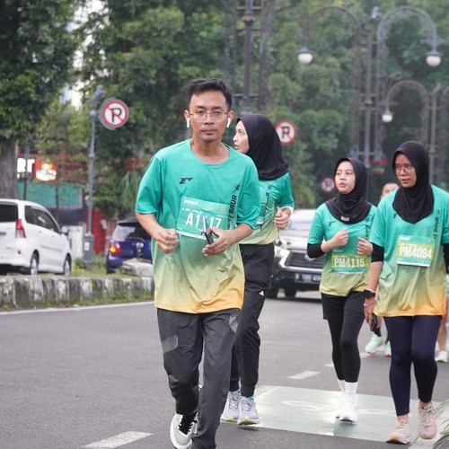 Race photo from BAUR RUN 2025