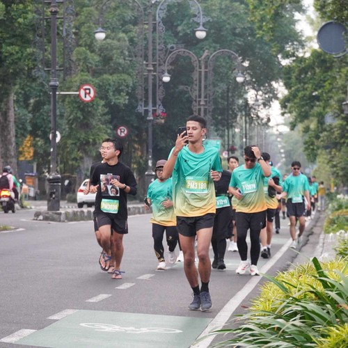 Race photo from BAUR RUN 2025