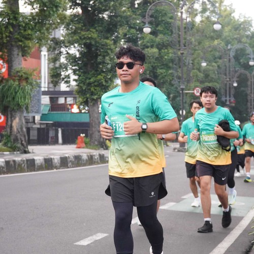 Race photo from BAUR RUN 2025