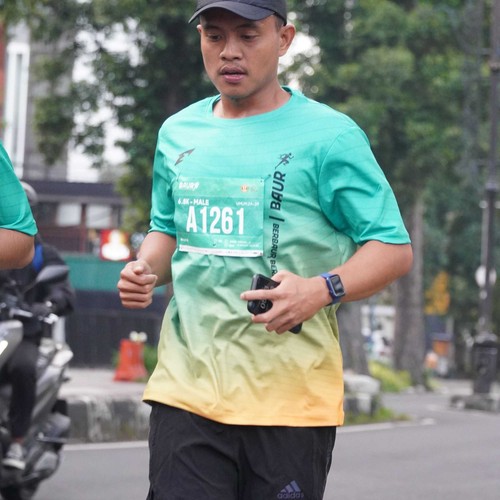 Race photo from BAUR RUN 2025