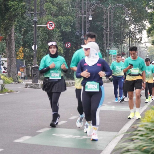 Race photo from BAUR RUN 2025