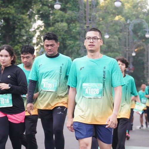 Race photo from BAUR RUN 2025