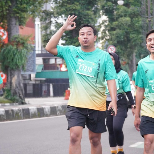 Race photo from BAUR RUN 2025