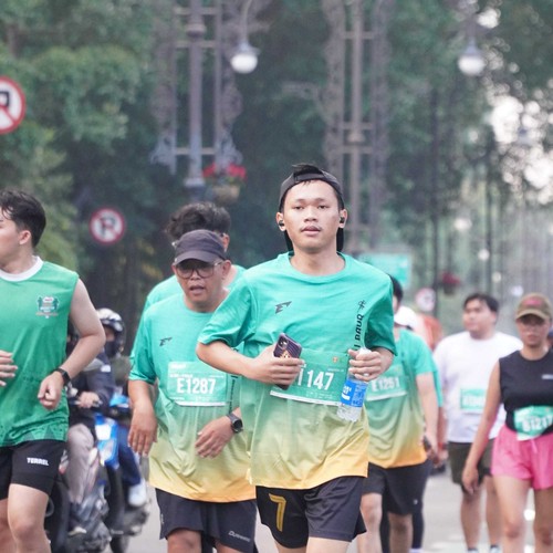 Race photo from BAUR RUN 2025