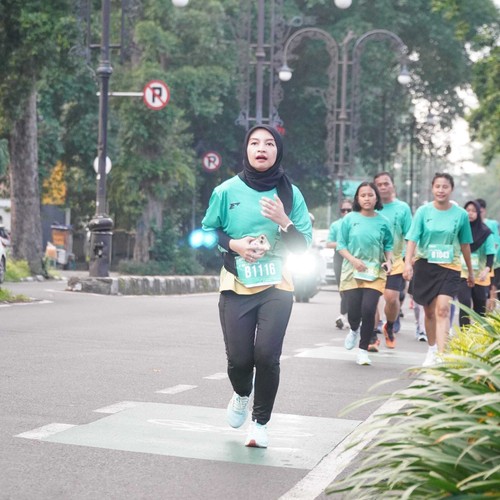 Race photo from BAUR RUN 2025