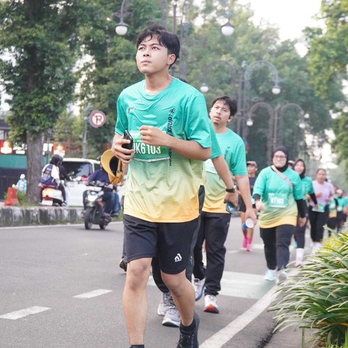 Race photo from BAUR RUN 2025
