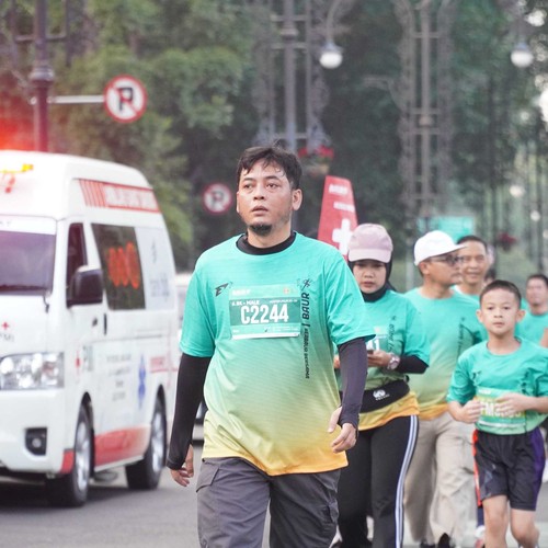 Race photo from BAUR RUN 2025