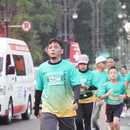 Race photo from BAUR RUN 2025