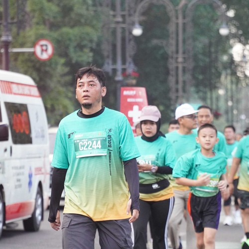 Race photo from BAUR RUN 2025
