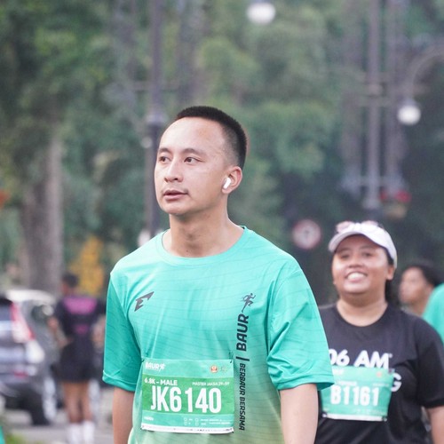 Race photo from BAUR RUN 2025