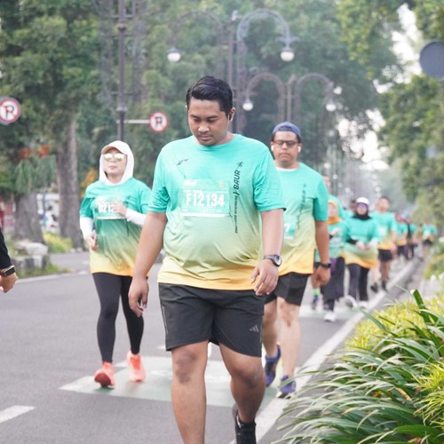 Race photo from BAUR RUN 2025