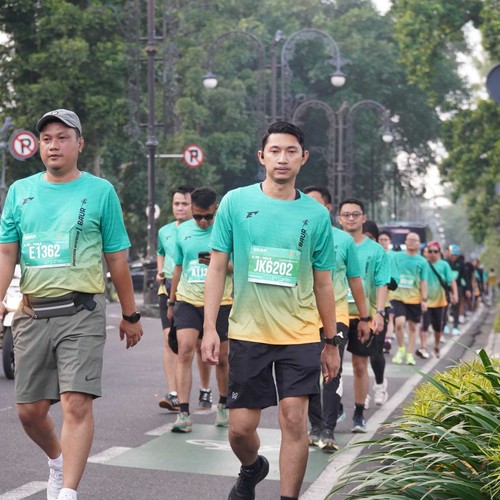 Race photo from BAUR RUN 2025