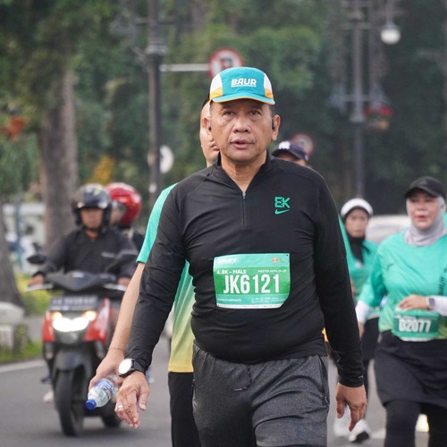 Race photo from BAUR RUN 2025
