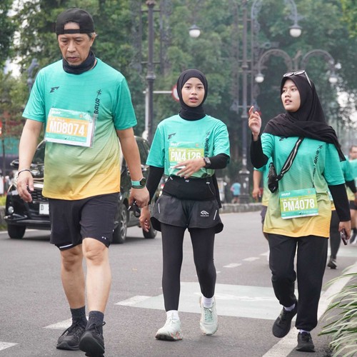 Race photo from BAUR RUN 2025