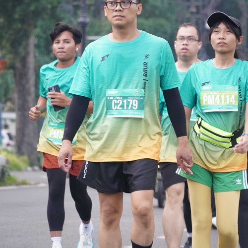 Race photo from BAUR RUN 2025