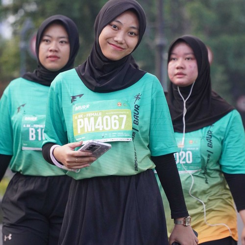 Race photo from BAUR RUN 2025