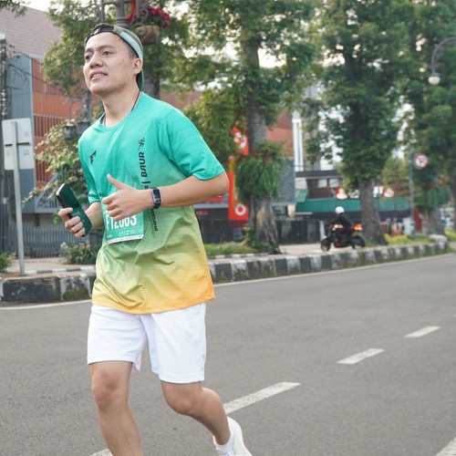Race photo from BAUR RUN 2025