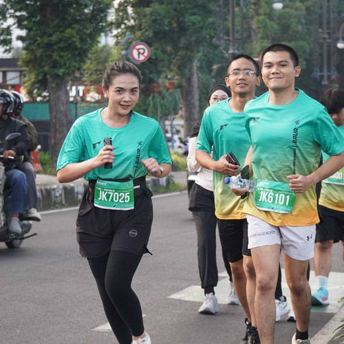 Race photo from BAUR RUN 2025