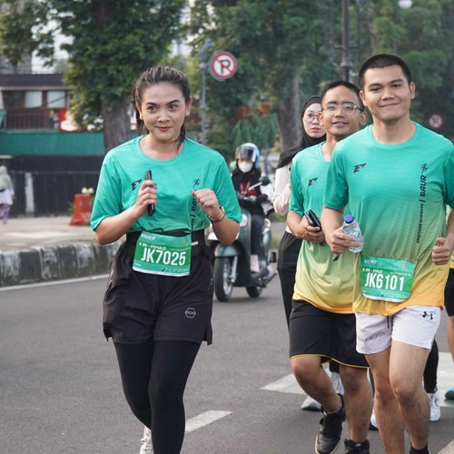 Race photo from BAUR RUN 2025