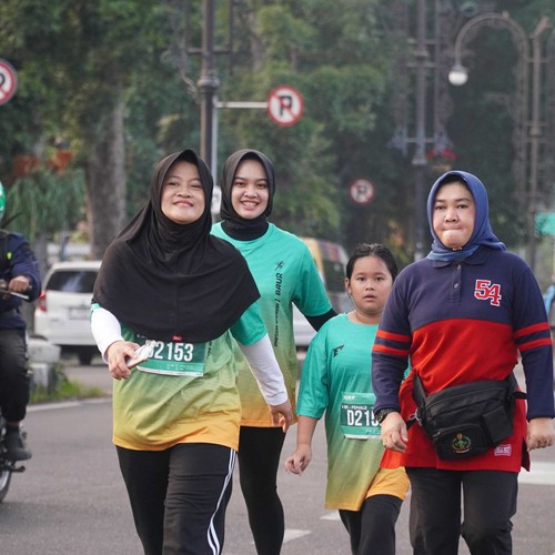 Race photo from BAUR RUN 2025