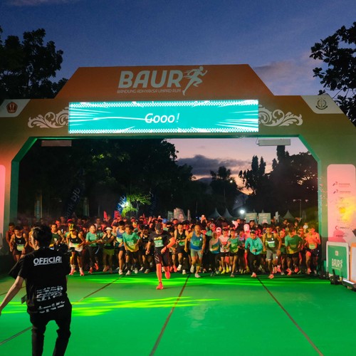 Race photo from BAUR RUN 2025