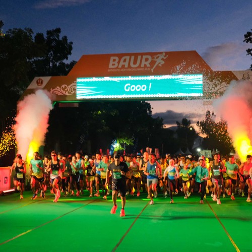 Race photo from BAUR RUN 2025