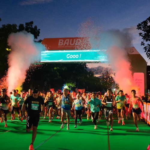 Race photo from BAUR RUN 2025