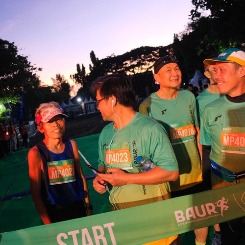 Race photo from BAUR RUN 2025