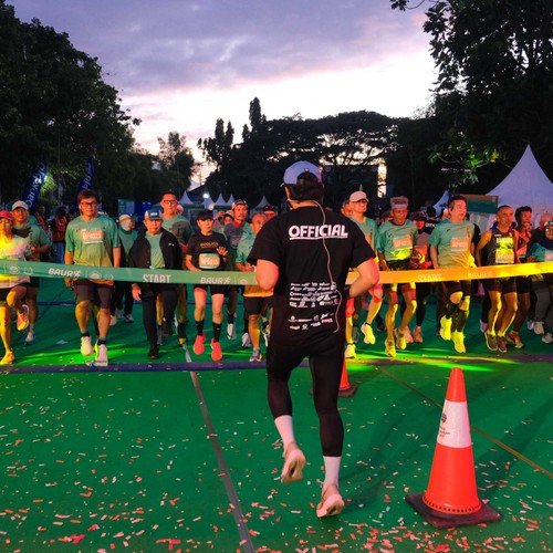 Race photo from BAUR RUN 2025