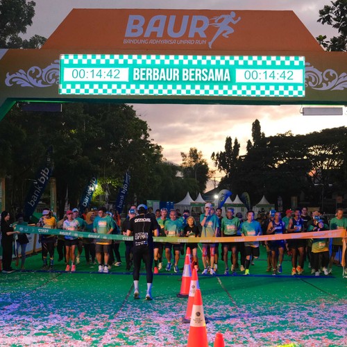 Race photo from BAUR RUN 2025