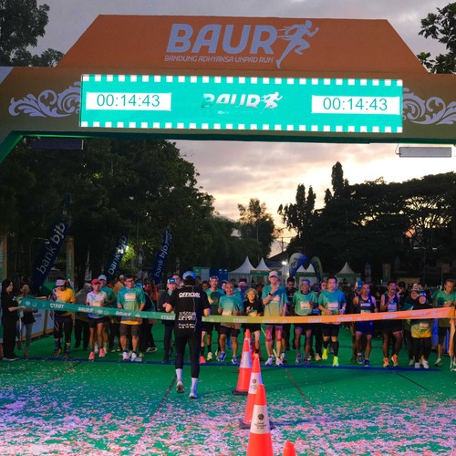 Race photo from BAUR RUN 2025