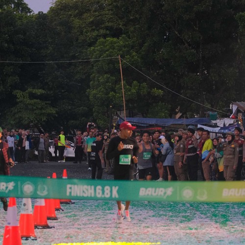 Race photo from BAUR RUN 2025