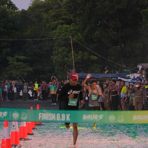 Race photo from BAUR RUN 2025