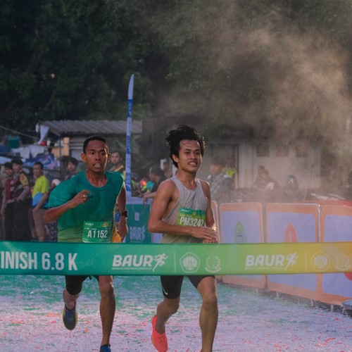 Race photo from BAUR RUN 2025