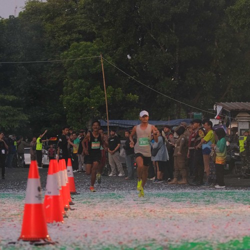 Race photo from BAUR RUN 2025