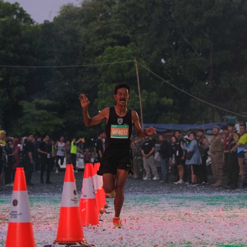 Race photo from BAUR RUN 2025
