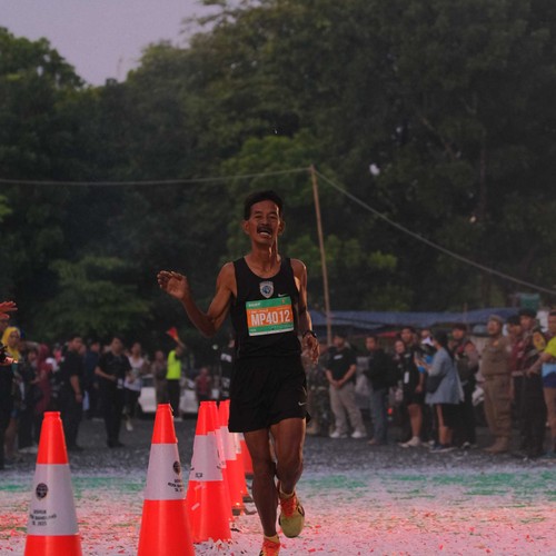 Race photo from BAUR RUN 2025