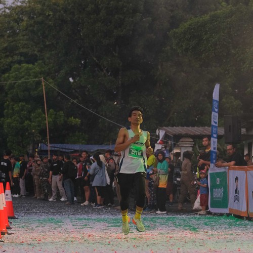 Race photo from BAUR RUN 2025