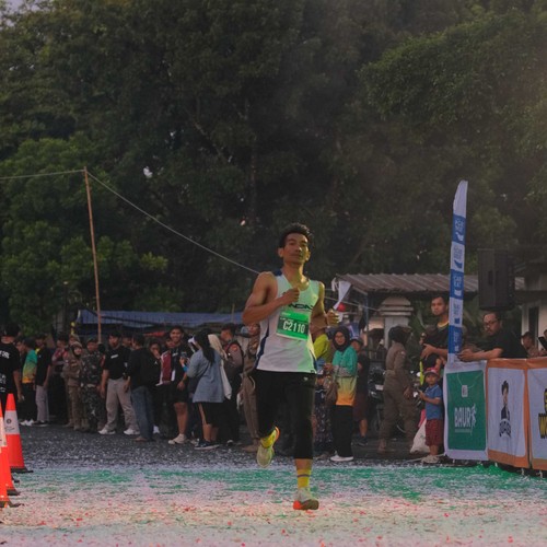 Race photo from BAUR RUN 2025