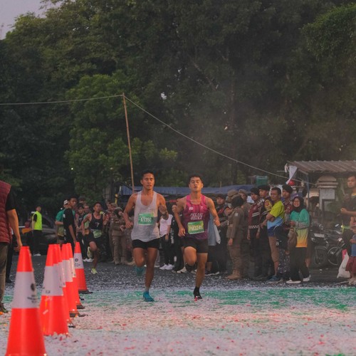 Race photo from BAUR RUN 2025