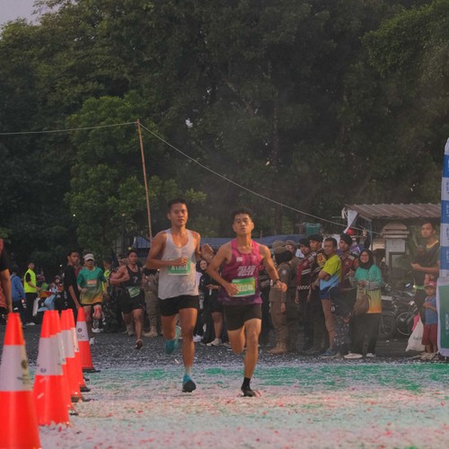 Race photo from BAUR RUN 2025