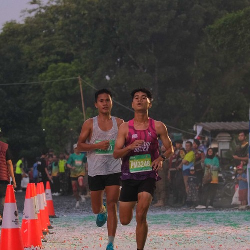 Race photo from BAUR RUN 2025