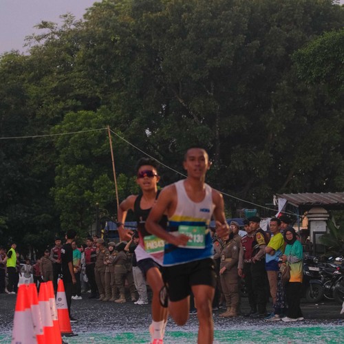Race photo from BAUR RUN 2025
