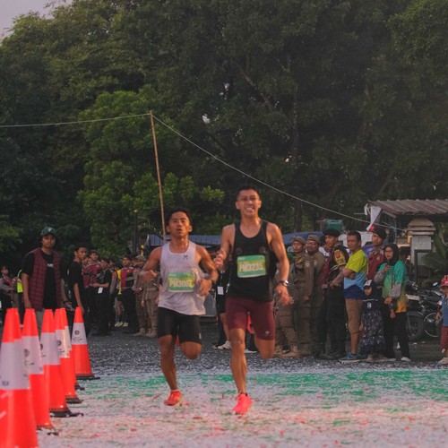 Race photo from BAUR RUN 2025