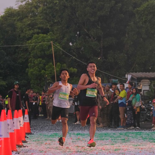 Race photo from BAUR RUN 2025