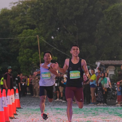 Race photo from BAUR RUN 2025