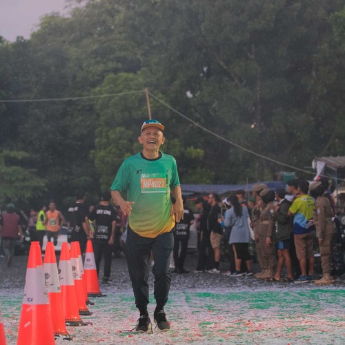 Race photo from BAUR RUN 2025