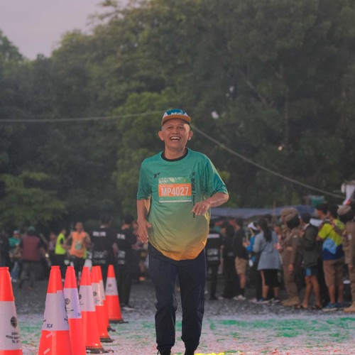Race photo from BAUR RUN 2025