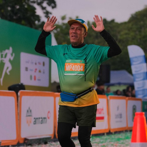 Race photo from BAUR RUN 2025